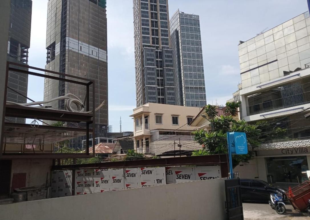 Cozrooms Near Mrt, Plaza Indonesia, And Grand Indonesia Джакарта Екстериор снимка
